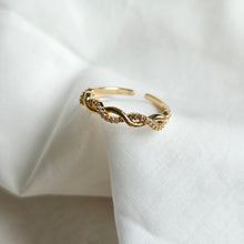 Load image into Gallery viewer, Wavy Ring