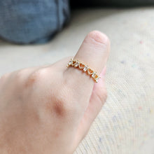 Load image into Gallery viewer, Tiny Hearts Ring (Gold)