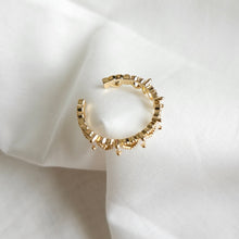 Load image into Gallery viewer, Tiny Hearts Ring (Gold)