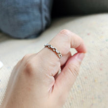 Load image into Gallery viewer, Tiny Hearts Ring (Silver)